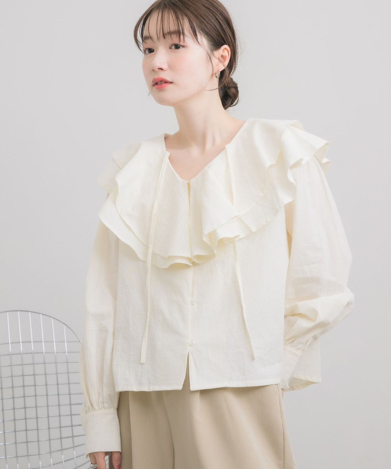 日本直送 [預購] 層次Ruffle領口౨ৎ棉料上衣 ◍ 3色入