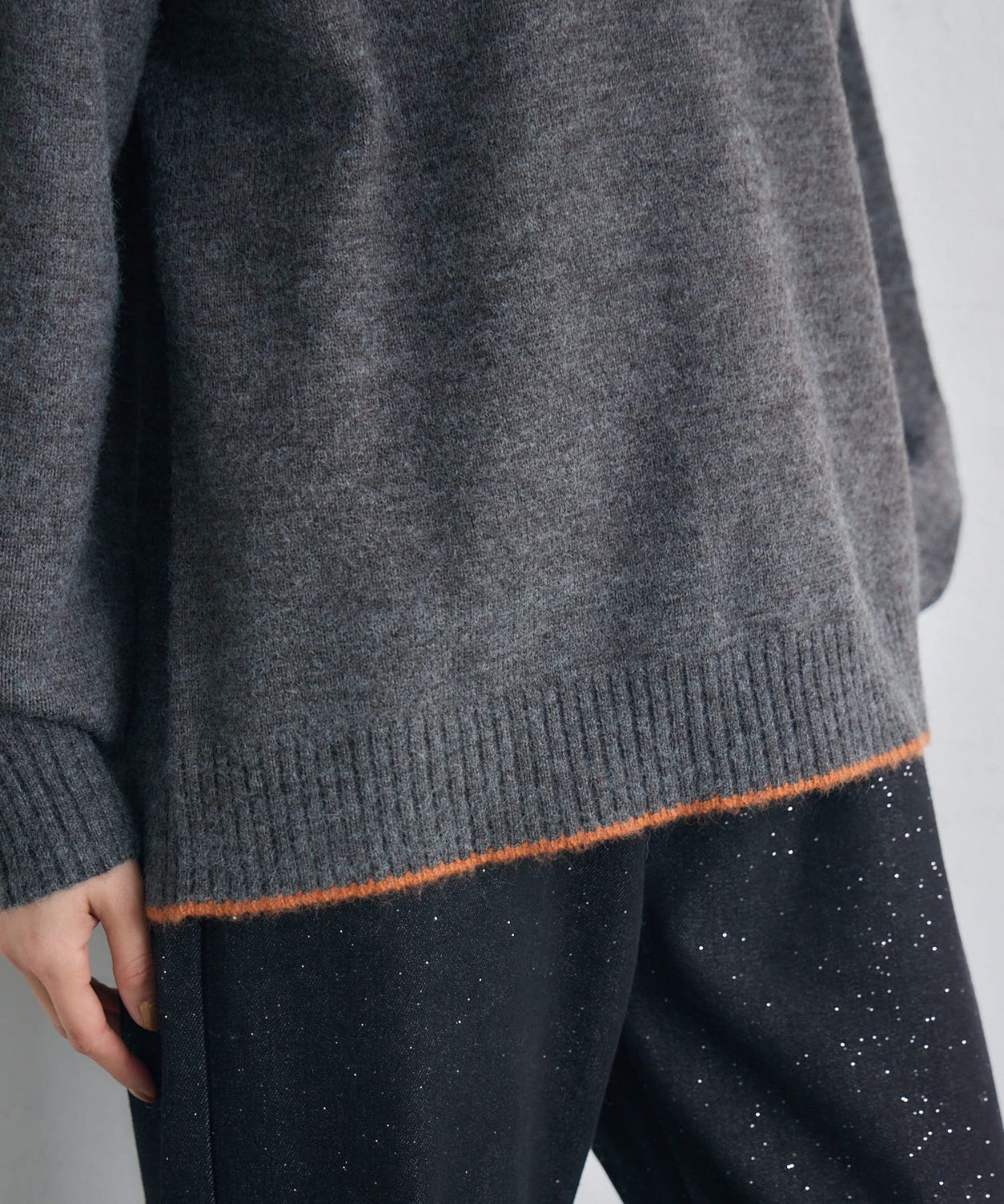 日本直送 [預購] 拼色刺繡🧶針織毛衣 (灰 チャコールグレー)