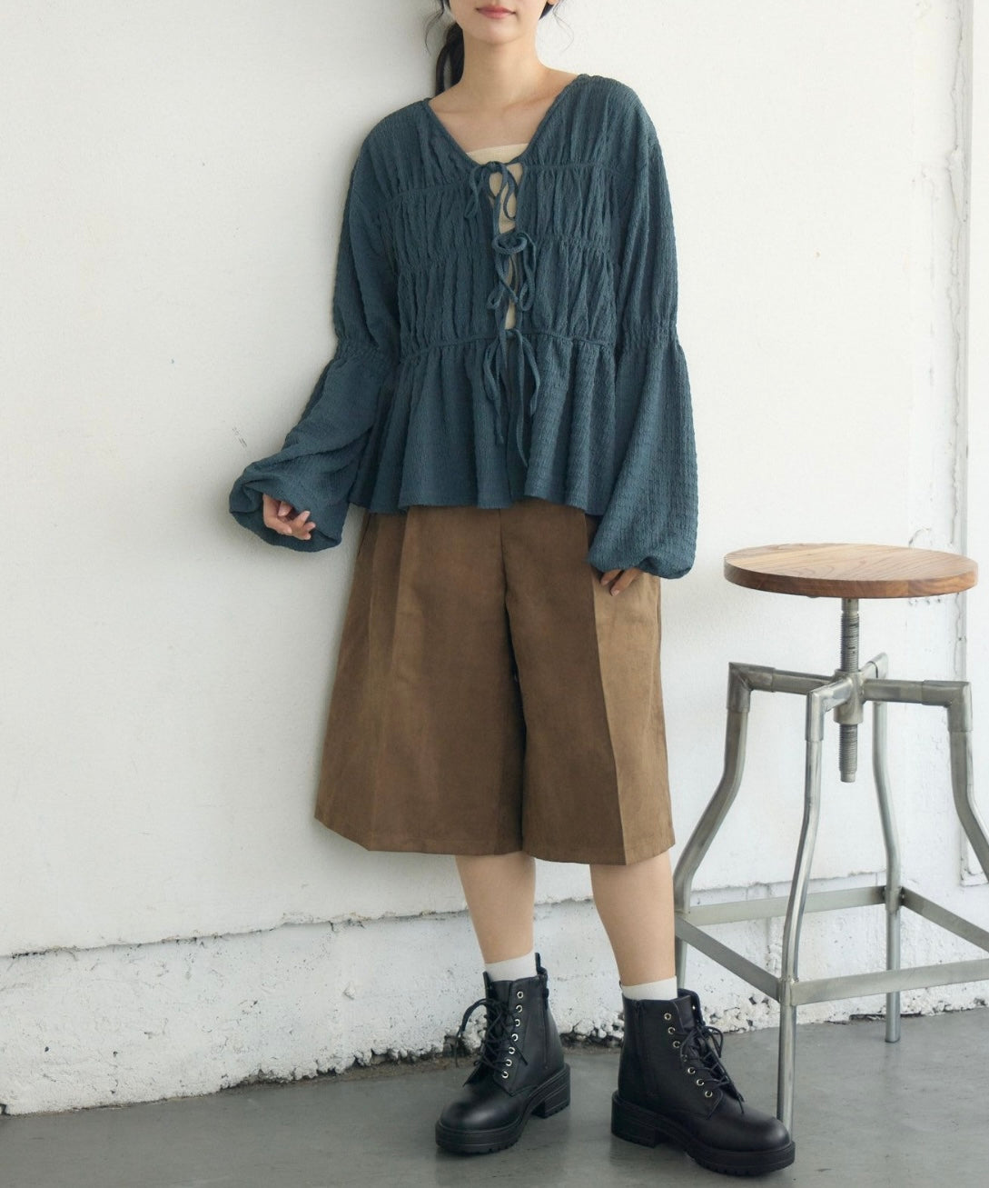 日本直送 [預購] 輕柔皺褶·帶౨ৎ蝴蝶綁帶上衣 (深藍)