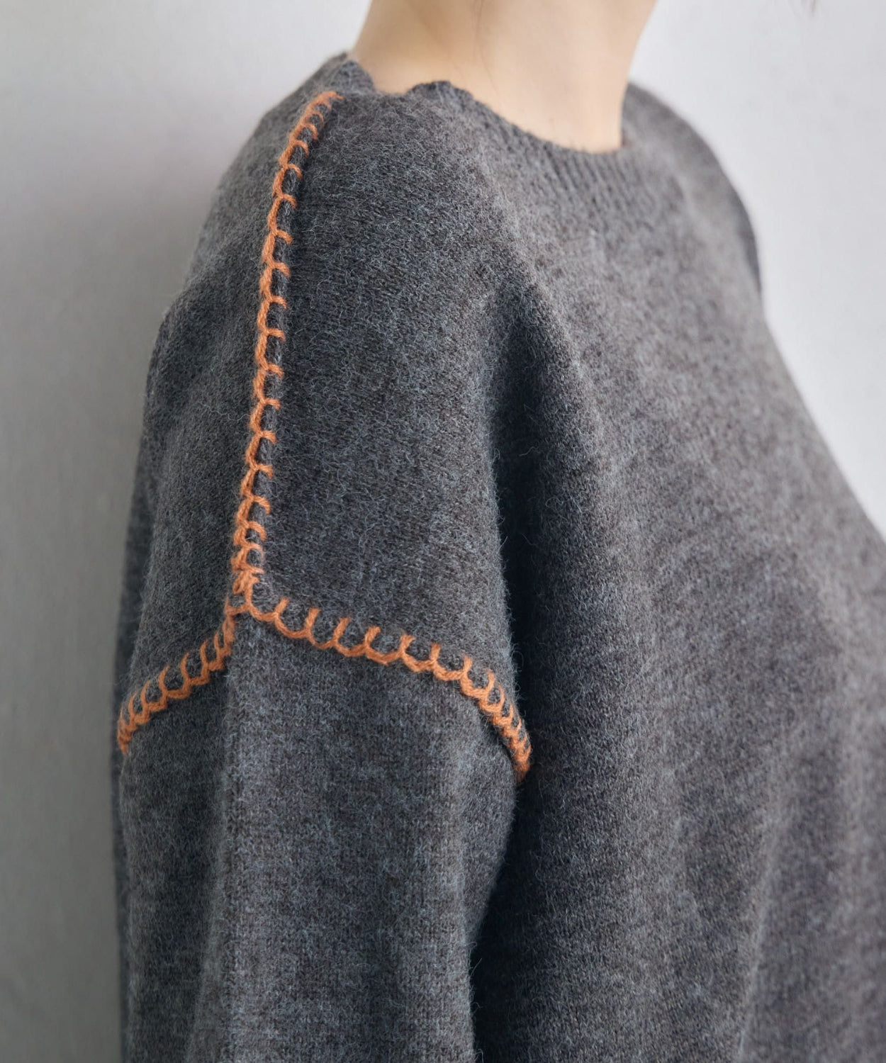 日本直送 [預購] 拼色刺繡🧶針織毛衣 (灰 チャコールグレー)